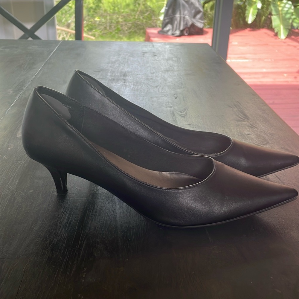 Black and hill pump size 7 1/2